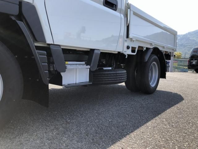 MITSUBISHI CANTER 2024 Image 31