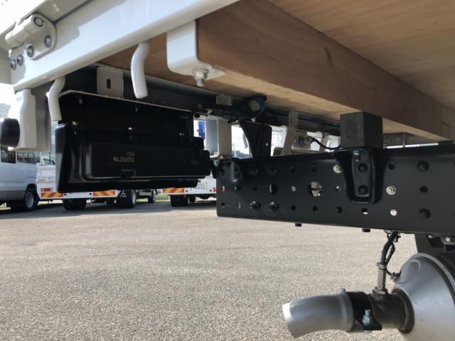 MITSUBISHI CANTER 2024 Image 31