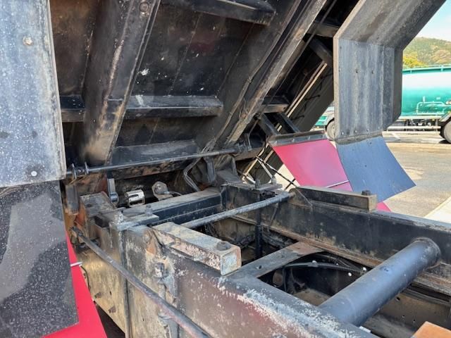 NISSAN DIESEL QUON 2014 Image 31