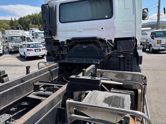 NISSAN DIESEL QUON 2014 Image 31