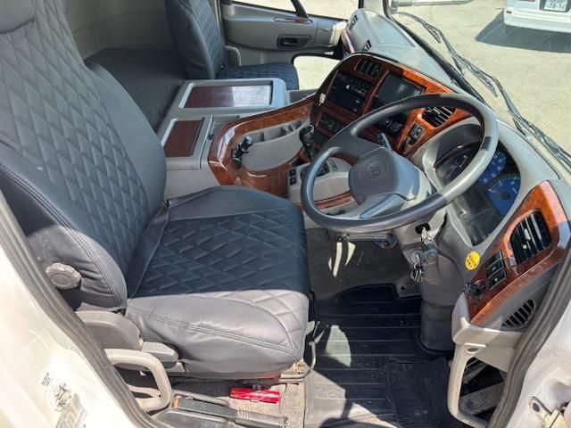 NISSAN DIESEL QUON 2014 Image 31