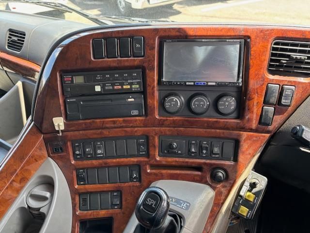 NISSAN DIESEL QUON 2014 Image 31