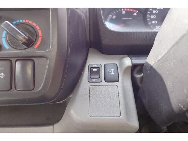 HINO DUTRO 2017 Image 31