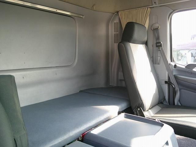 HINO PROFIA 2004 Image 31