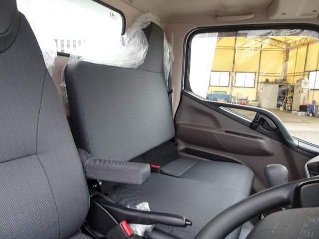 MITSUBISHI CANTER 2024 Image 31