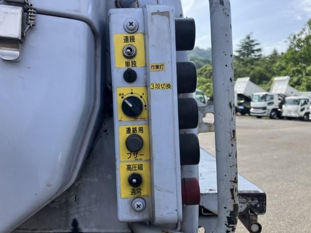 MITSUBISHI CANTER 2017 Image 31