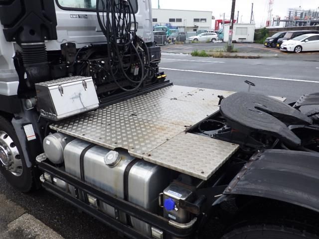 NISSAN DIESEL QUON 2017 Image 31