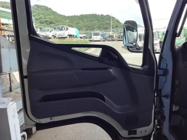 MITSUBISHI CANTER 2016 Image 31