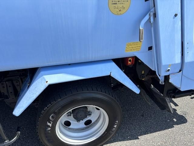 HINO DUTRO 2017 Image 31