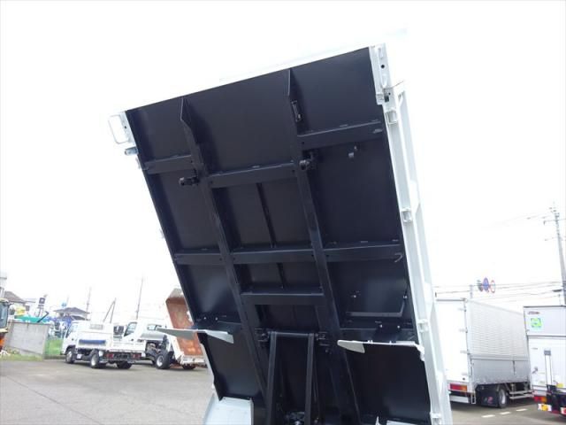 MITSUBISHI CANTER 2024 Image 31