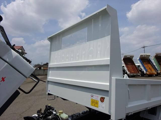 MITSUBISHI CANTER 2024 Image 31