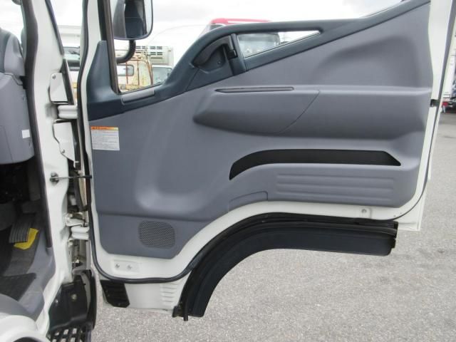 MITSUBISHI CANTER 2015 Image 31