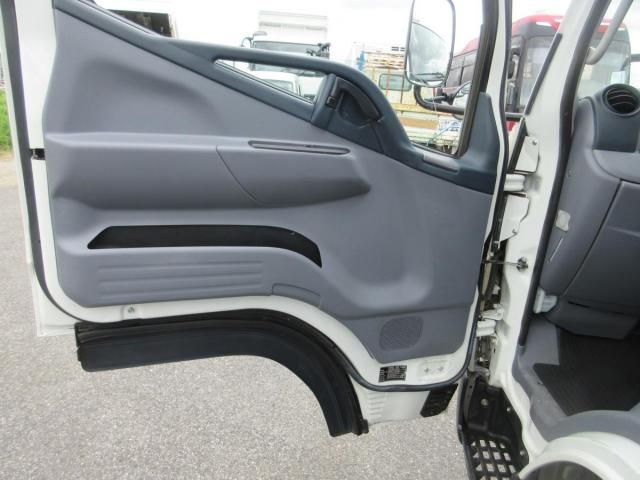 MITSUBISHI CANTER 2015 Image 31