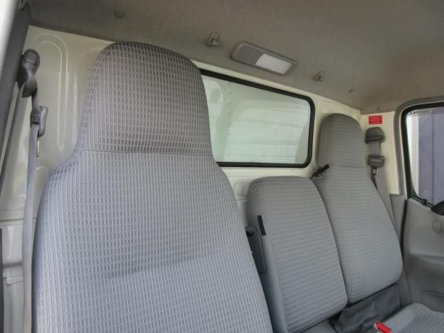 HINO DUTRO 2019 Image 31