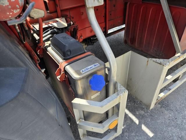 NISSAN DIESEL QUON 2013 Image 31