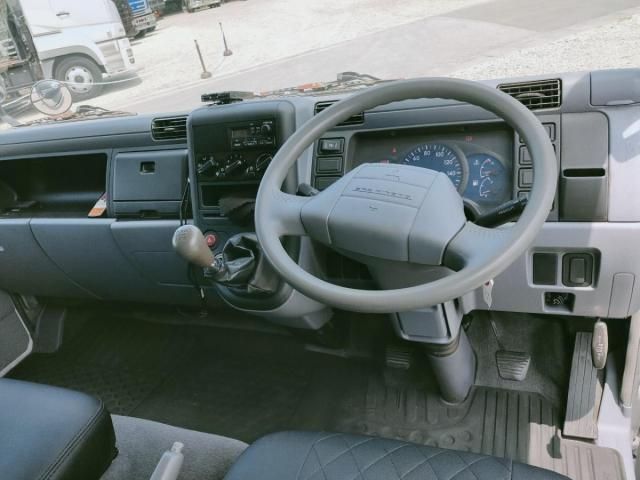 MITSUBISHI CANTER 2004 Image 31