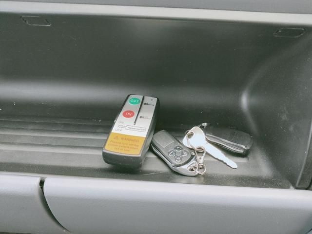 MITSUBISHI CANTER 2004 Image 31