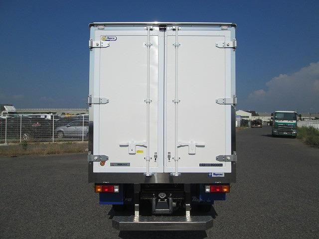 MITSUBISHI CANTER 2024 Image 31