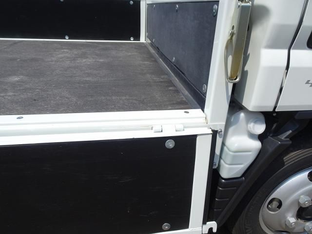 MITSUBISHI CANTER 2023 Image 31