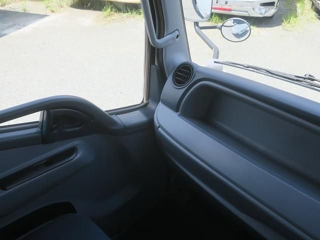 MITSUBISHI CANTER 2016 Image 31