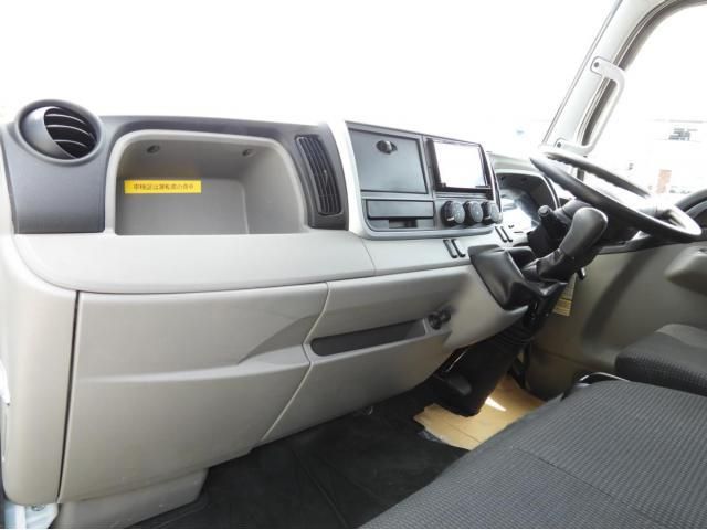 MITSUBISHI CANTER 2017 Image 31