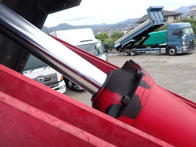 MITSUBISHI FUSOU SUPER GREAT 2015 Image 31