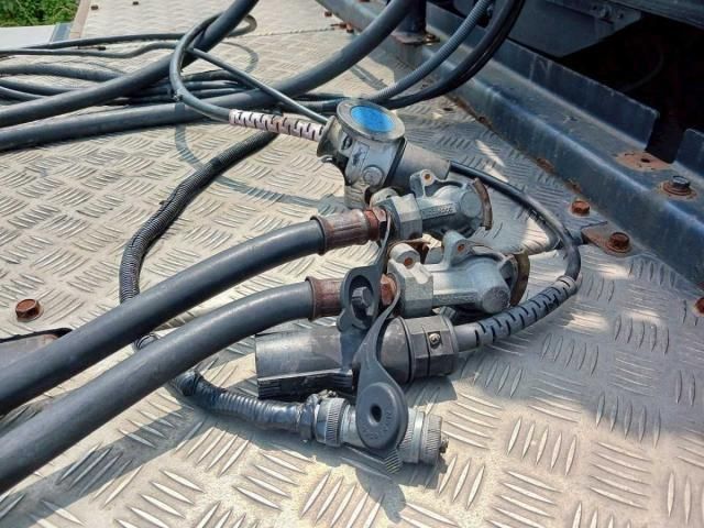 NISSAN DIESEL QUON 2011 Image 31