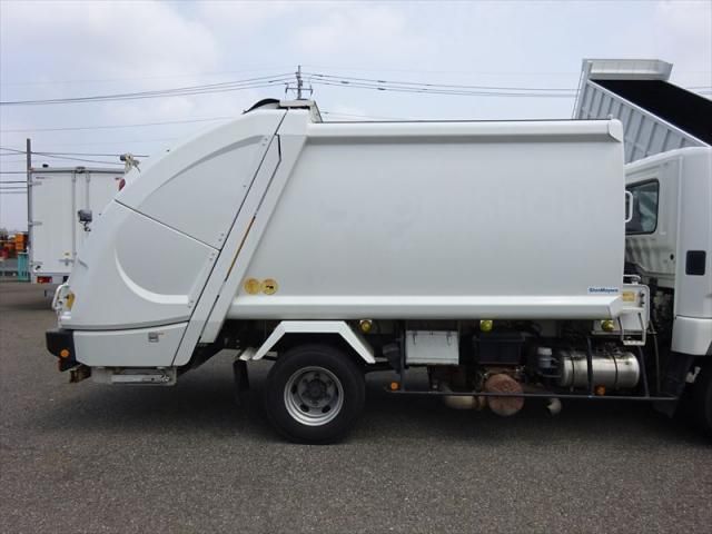 MITSUBISHI FUSOU FIGHTER 2013 Image 31