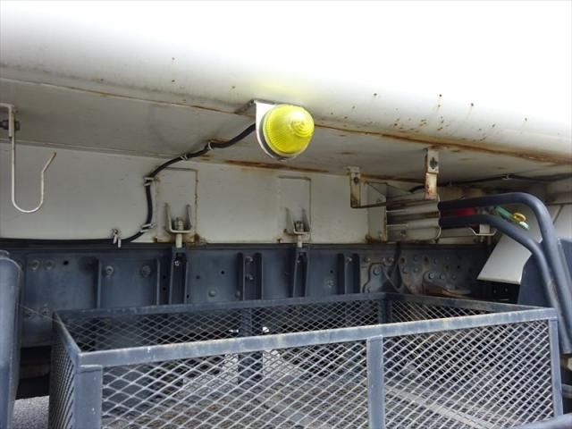 MITSUBISHI FUSOU FIGHTER 2013 Image 31