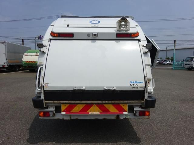 MITSUBISHI FUSOU FIGHTER 2013 Image 31