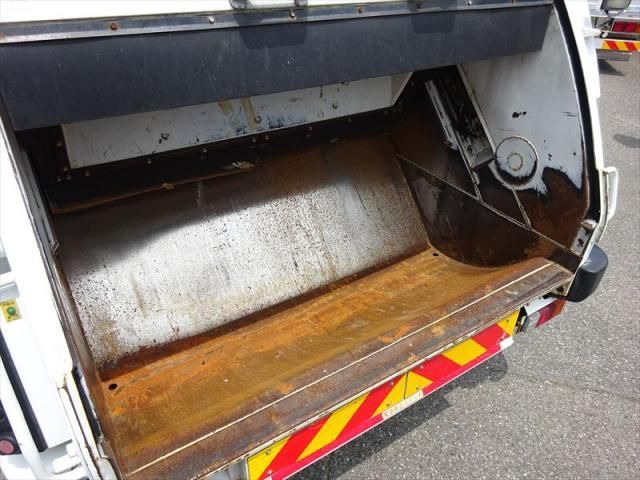 MITSUBISHI FUSOU FIGHTER 2013 Image 31