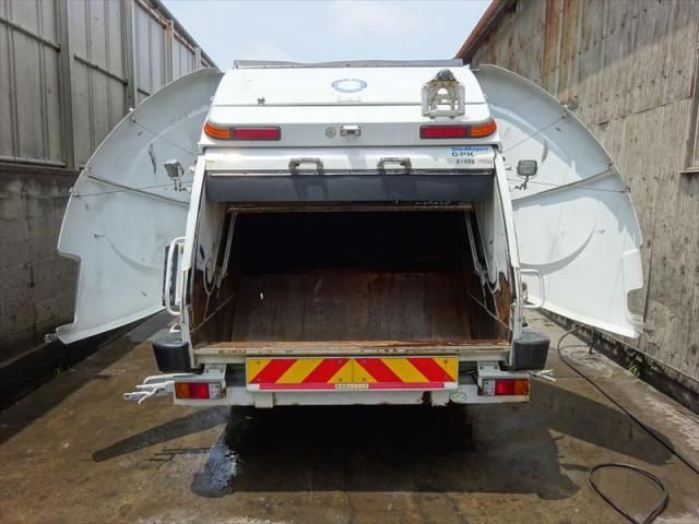 MITSUBISHI FUSOU FIGHTER 2013 Image 31