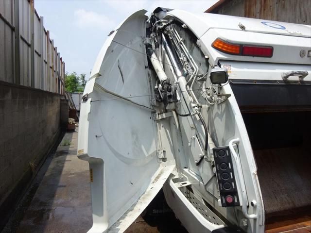 MITSUBISHI FUSOU FIGHTER 2013 Image 31