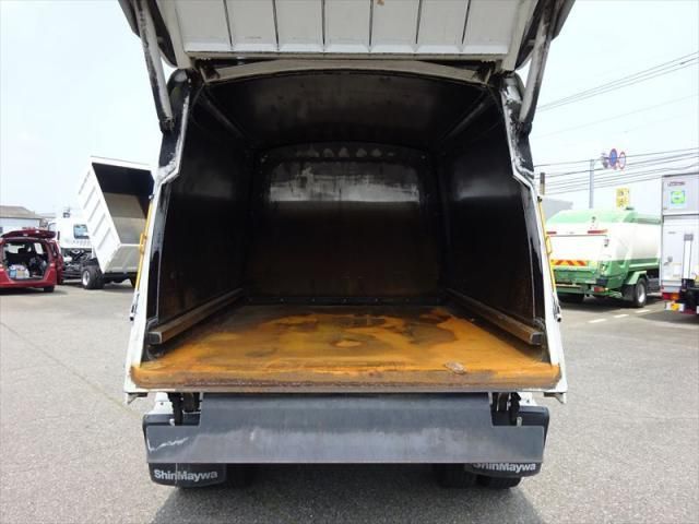 MITSUBISHI FUSOU FIGHTER 2013 Image 31