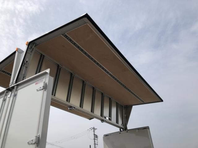 MITSUBISHI CANTER 2025 Image 31