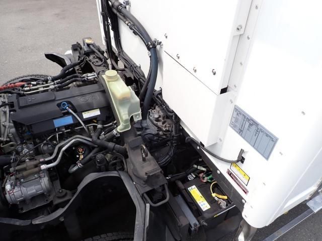 MITSUBISHI CANTER 2018 Image 31