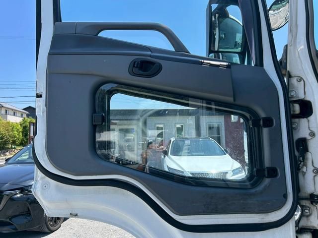 MITSUBISHI FUSOU SUPER GREAT 2014 Image 31