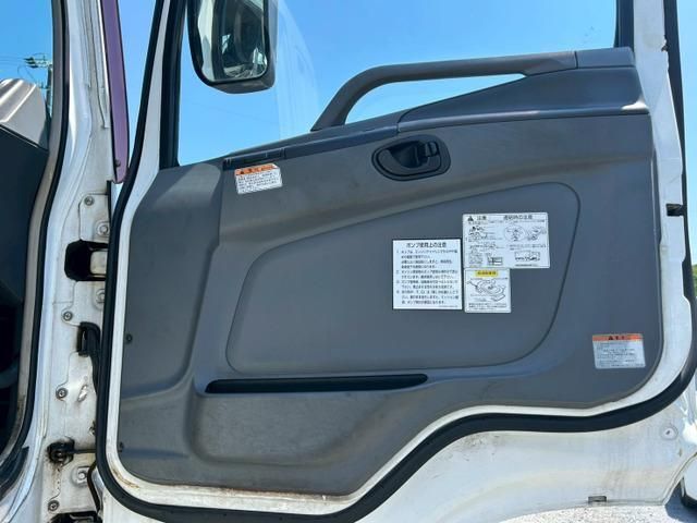 MITSUBISHI FUSOU SUPER GREAT 2014 Image 31