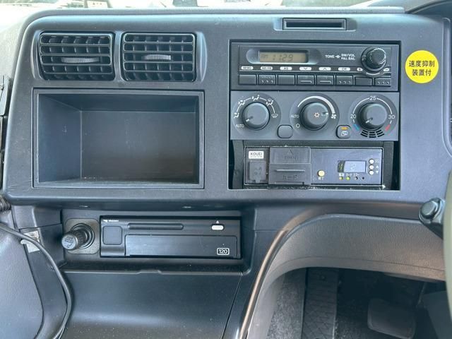 MITSUBISHI FUSOU SUPER GREAT 2014 Image 31