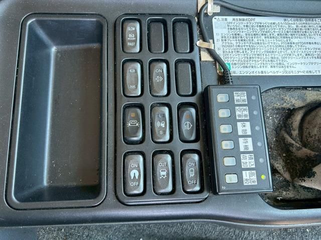 MITSUBISHI FUSOU SUPER GREAT 2014 Image 31