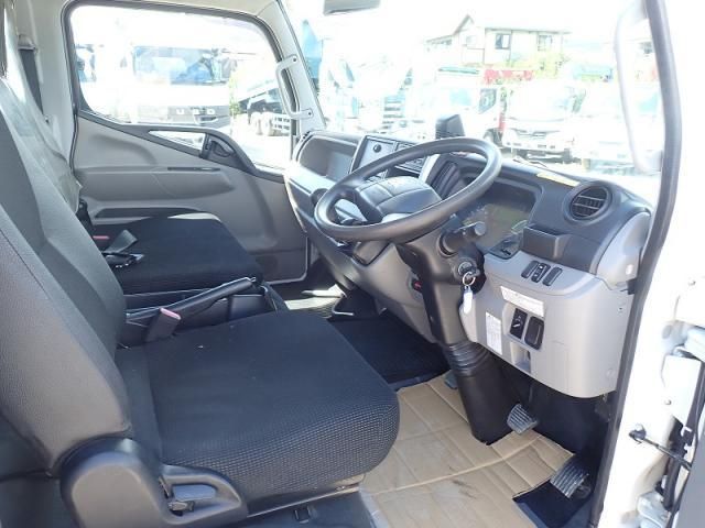 MITSUBISHI CANTER 2018 Image 31