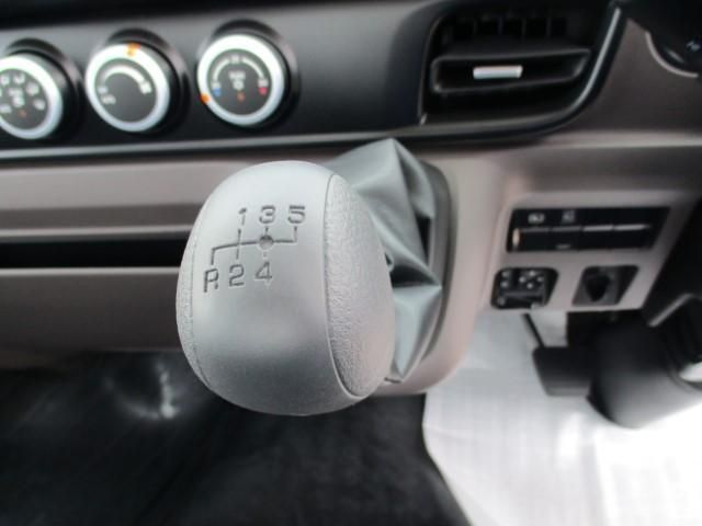 MITSUBISHI CANTER 2025 Image 31