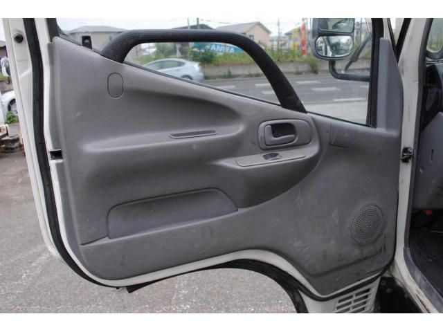 HINO DUTRO 2011 Image 31