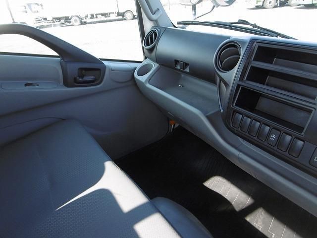 HINO DUTRO 2020 Image 31