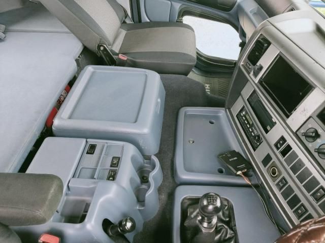 HINO PROFIA 2004 Image 31