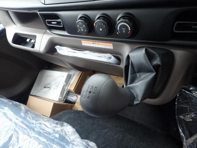 MITSUBISHI CANTER 2025 Image 31