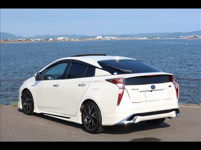 TOYOTA PRIUS 2016 Image 31