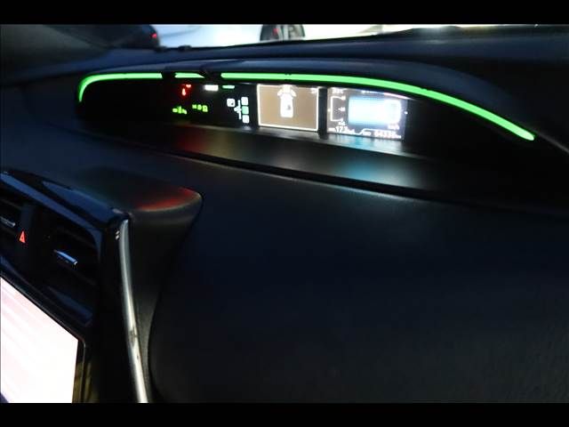 TOYOTA PRIUS 2016 Image 31