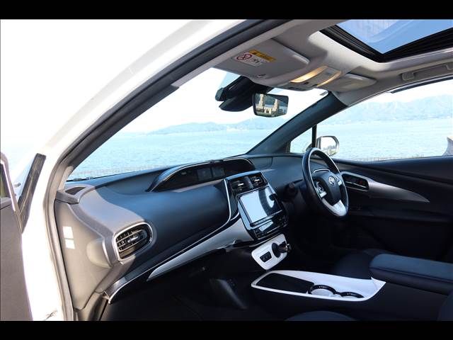 TOYOTA PRIUS 2016 Image 31