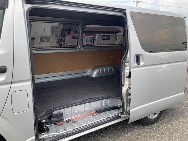 TOYOTA HIACE VAN 4WD 2021 Image 31